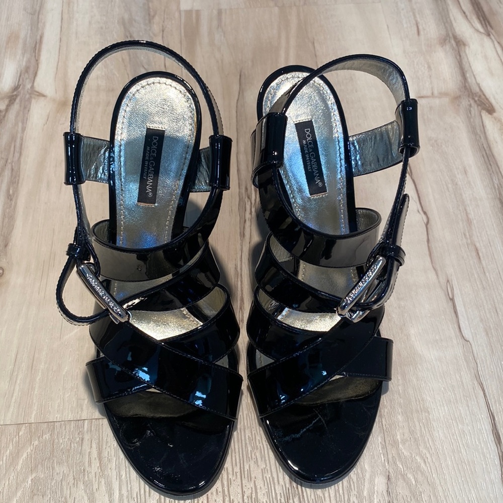 Dolce & Gabbana Black Patent Strappy Slingback Sandals with Metallic Insole